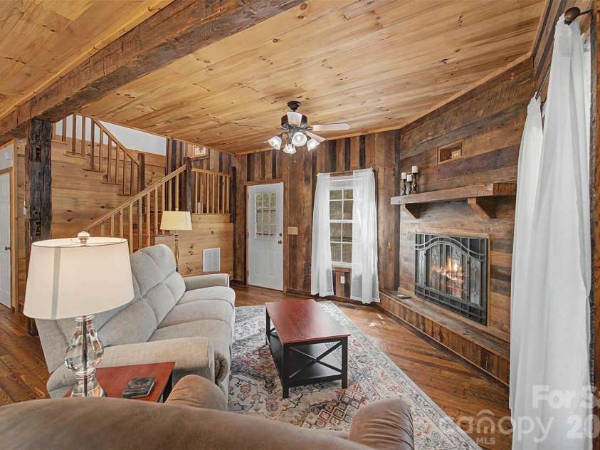 138 Hubbell Lane, Robbinsville, NC 28771.  MLS# CAR4376705, YatesRealty ID 17073. 