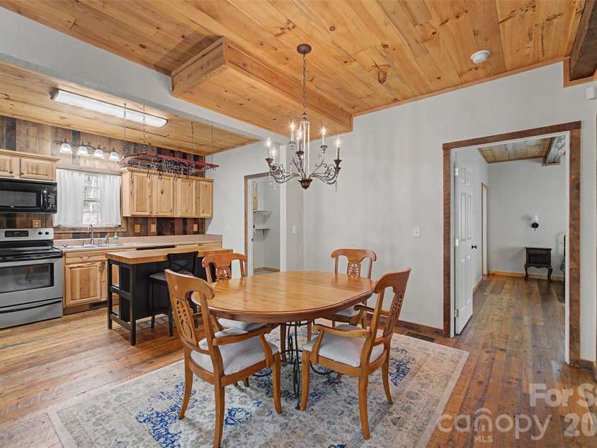 138 Hubbell Lane, Robbinsville, NC 28771.  MLS# CAR4376705, YatesRealty ID 17073. 