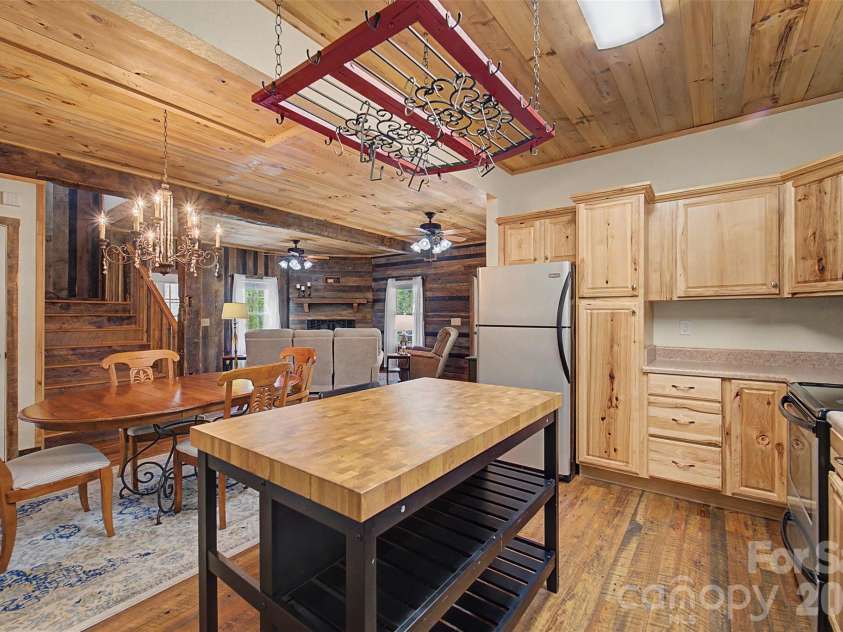 138 Hubbell Lane, Robbinsville, NC 28771.  MLS# CAR4376705, YatesRealty ID 17073. 