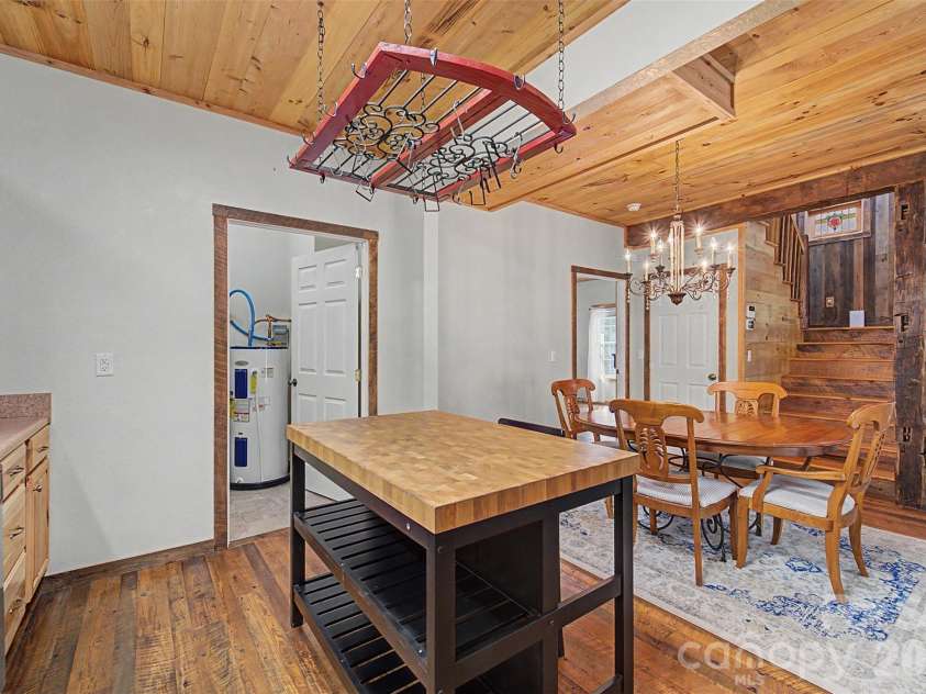 138 Hubbell Lane, Robbinsville, NC 28771.  MLS# CAR4376705, YatesRealty ID 17073. 