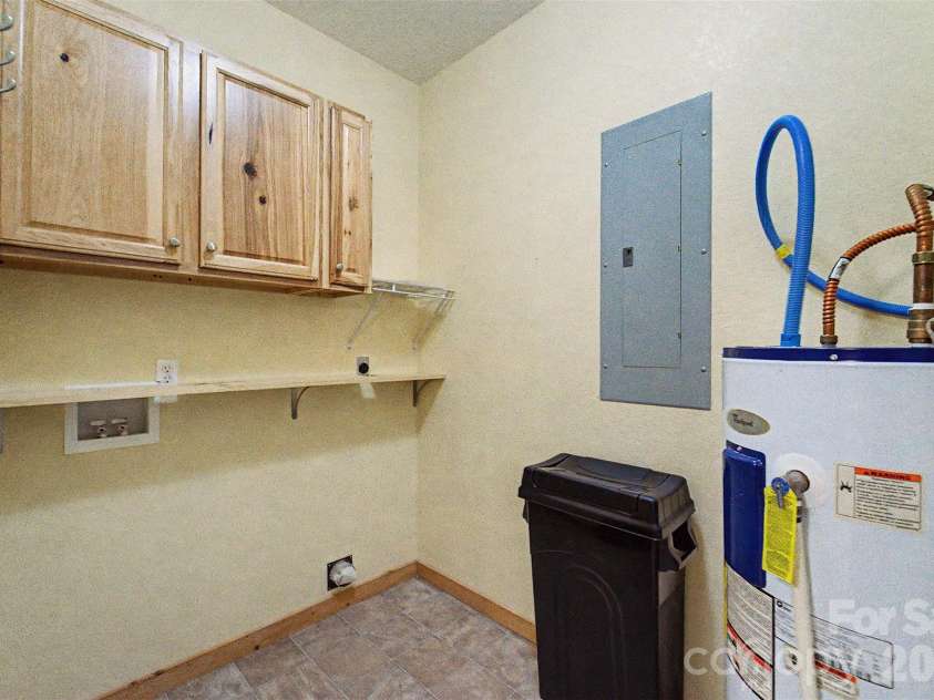 138 Hubbell Lane, Robbinsville, NC 28771.  MLS# CAR4376705, YatesRealty ID 17073. 