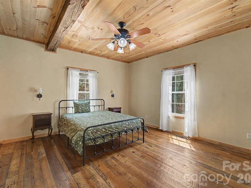 138 Hubbell Lane, Robbinsville, NC 28771.  MLS# CAR4376705, YatesRealty ID 17073. 