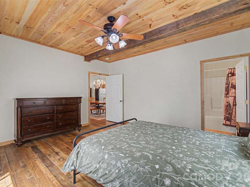 138 Hubbell Lane, Robbinsville, NC 28771.  MLS# CAR4376705, YatesRealty ID 17073. 