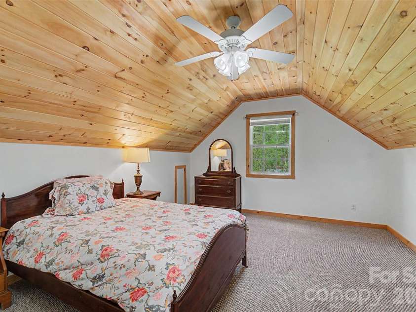 138 Hubbell Lane, Robbinsville, NC 28771.  MLS# CAR4376705, YatesRealty ID 17073. 