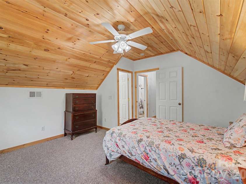138 Hubbell Lane, Robbinsville, NC 28771.  MLS# CAR4376705, YatesRealty ID 17073. 