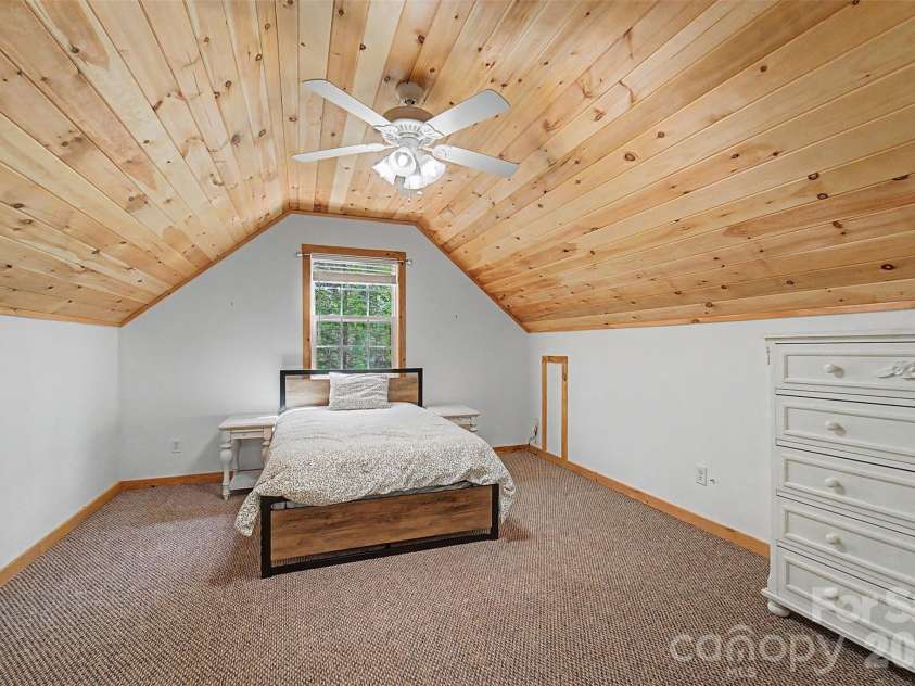 138 Hubbell Lane, Robbinsville, NC 28771.  MLS# CAR4376705, YatesRealty ID 17073. 