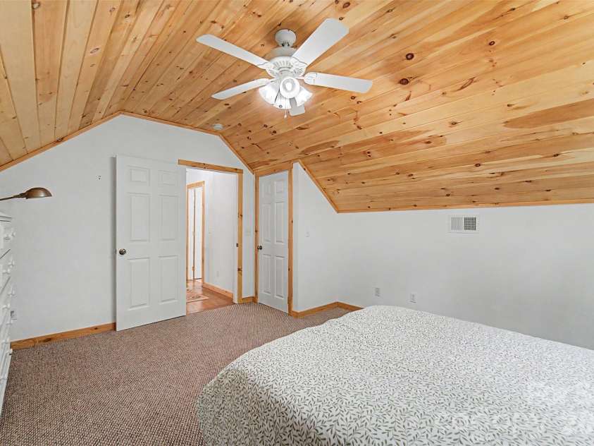 138 Hubbell Lane, Robbinsville, NC 28771.  MLS# CAR4376705, YatesRealty ID 17073. 