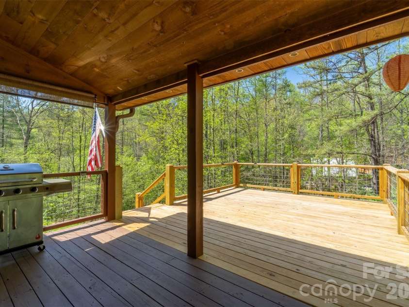 138 Hubbell Lane, Robbinsville, NC 28771.  MLS# CAR4376705, YatesRealty ID 17073. 