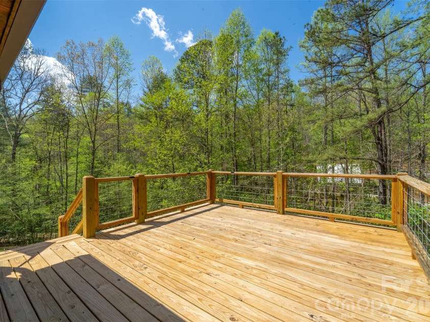 138 Hubbell Lane, Robbinsville, NC 28771.  MLS# CAR4376705, YatesRealty ID 17073. 