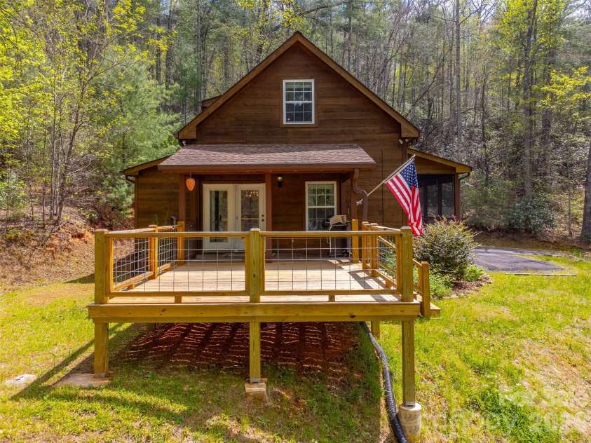 138 Hubbell Lane, Robbinsville, NC 28771.  MLS# CAR4376705, YatesRealty ID 17073. 