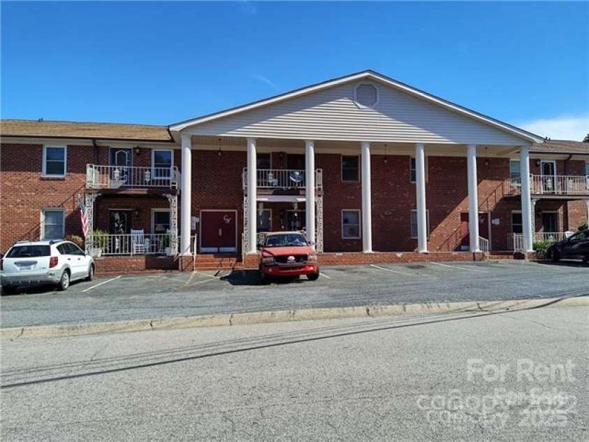 2106 Main Street, Kannapolis, NC 28081.  MLS# CAR4263583, YatesRealty ID 17073. 