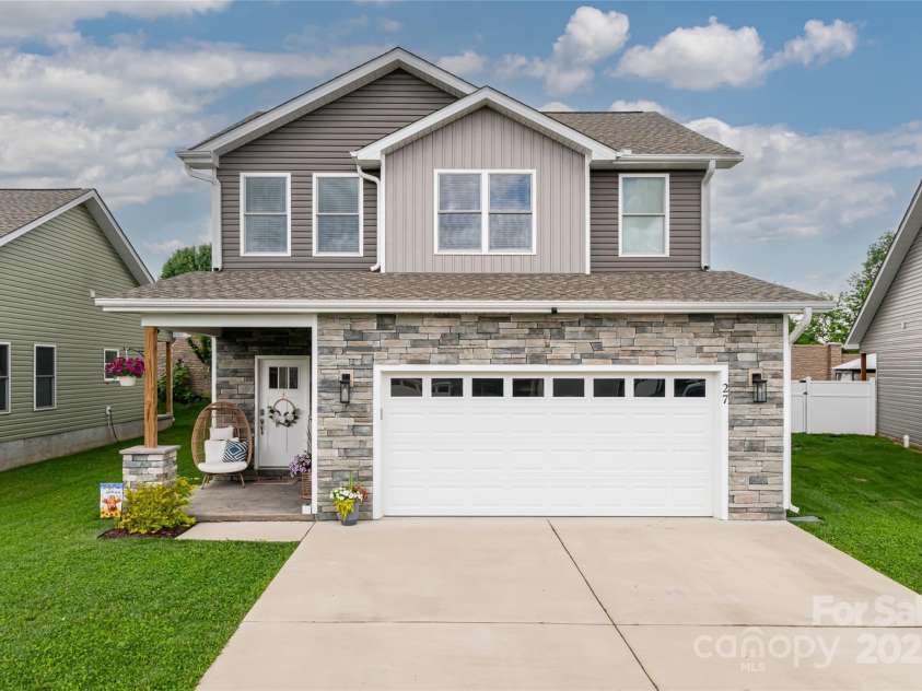 27 Sage Crest Loop, Weaverville, NC 28787.  MLS# CAR4266295, YatesRealty ID 17074. 