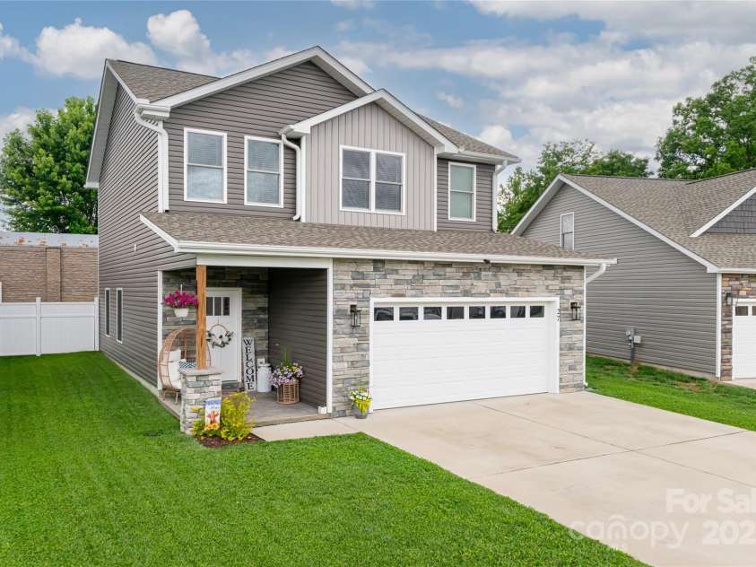 27 Sage Crest Loop, Weaverville, NC 28787.  MLS# CAR4266295, YatesRealty ID 17074. 