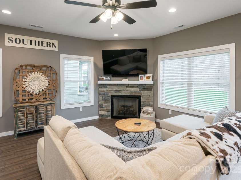 27 Sage Crest Loop, Weaverville, NC 28787.  MLS# CAR4266295, YatesRealty ID 17074. 