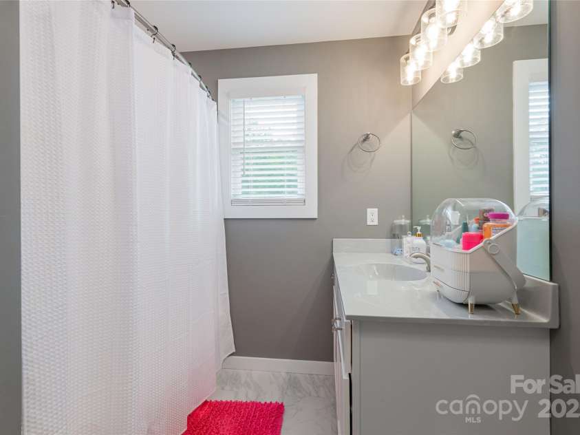 27 Sage Crest Loop, Weaverville, NC 28787.  MLS# CAR4266295, YatesRealty ID 17074. 