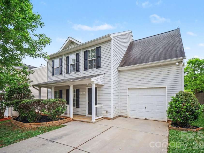 7916 Mcgarry Trail, Charlotte, NC 28214.  MLS# CAR4375221, YatesRealty ID 17074. 