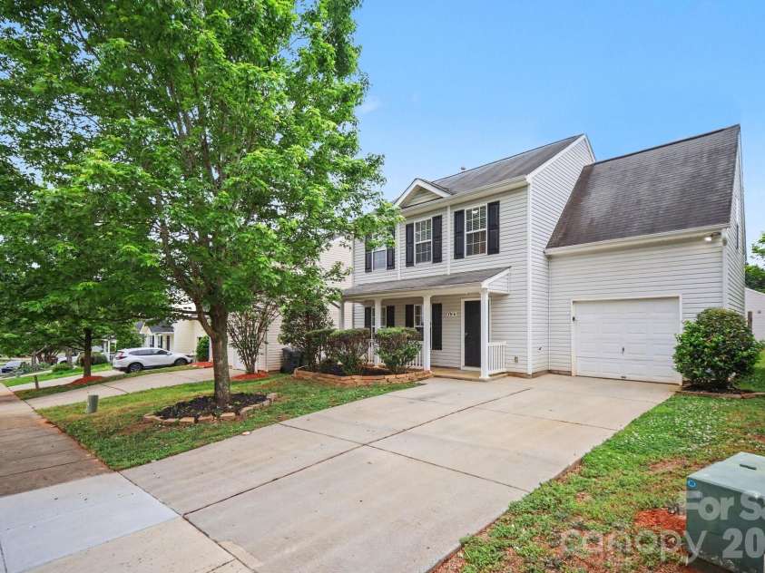 7916 Mcgarry Trail, Charlotte, NC 28214.  MLS# CAR4375221, YatesRealty ID 17074. 