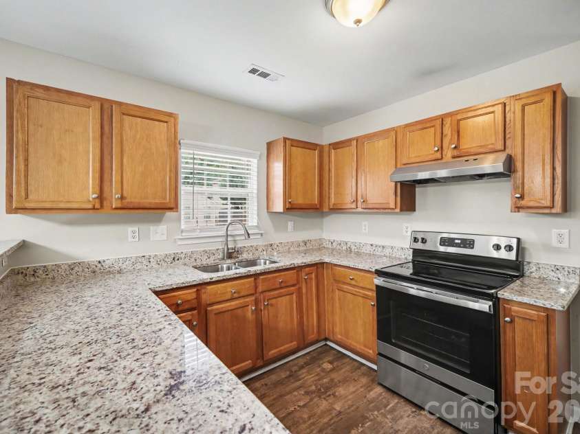 7916 Mcgarry Trail, Charlotte, NC 28214.  MLS# CAR4375221, YatesRealty ID 17074. 