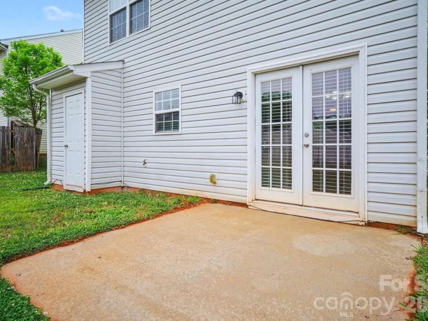 7916 Mcgarry Trail, Charlotte, NC 28214.  MLS# CAR4375221, YatesRealty ID 17074. 