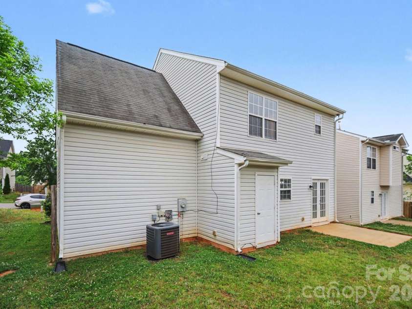 7916 Mcgarry Trail, Charlotte, NC 28214.  MLS# CAR4375221, YatesRealty ID 17074. 
