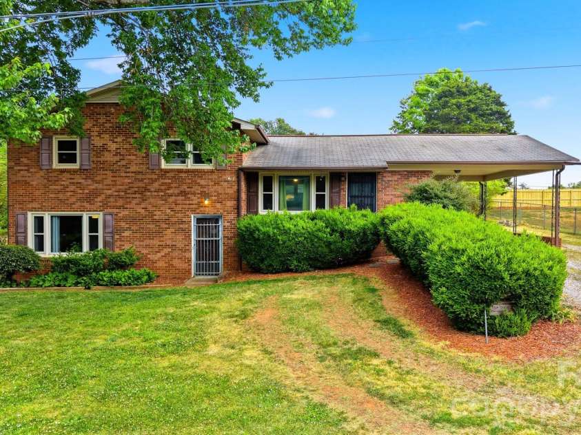 1329 33rd Street, Conover, NC 28613.  MLS# CAR4376723, YatesRealty ID 17075. 