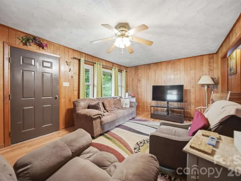 1329 33rd Street, Conover, NC 28613.  MLS# CAR4376723, YatesRealty ID 17075. 