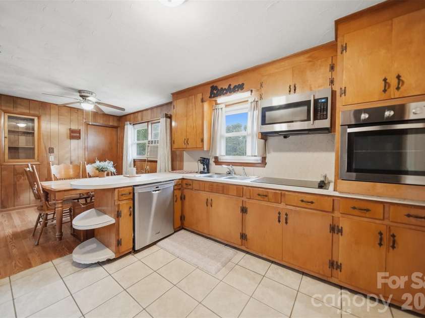 1329 33rd Street, Conover, NC 28613.  MLS# CAR4376723, YatesRealty ID 17075. 