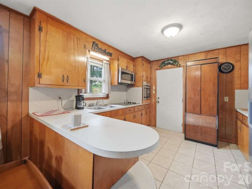 1329 33rd Street, Conover, NC 28613.  MLS# CAR4376723, YatesRealty ID 17075. 