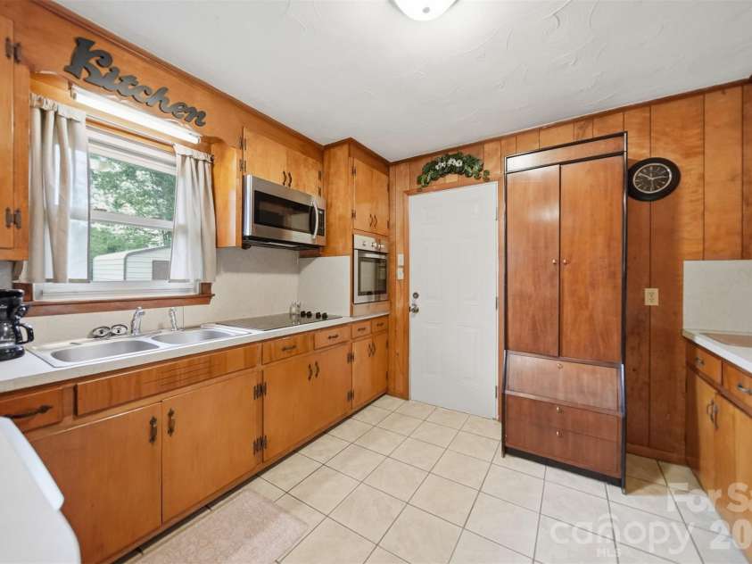 1329 33rd Street, Conover, NC 28613.  MLS# CAR4376723, YatesRealty ID 17075. 