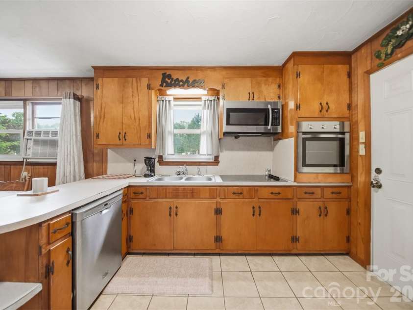 1329 33rd Street, Conover, NC 28613.  MLS# CAR4376723, YatesRealty ID 17075. 
