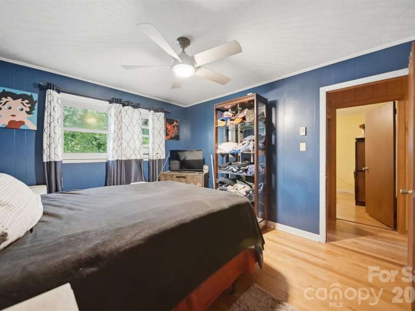 1329 33rd Street, Conover, NC 28613.  MLS# CAR4376723, YatesRealty ID 17075. 