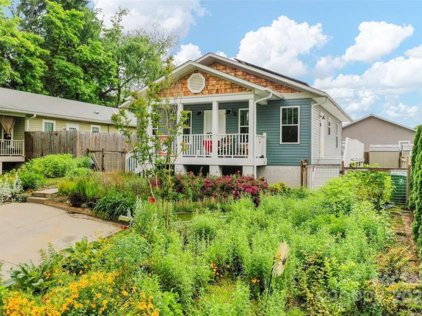 250 Virginia Avenue, Asheville, NC 28806.  MLS# CAR4264110, YatesRealty ID 17075. 