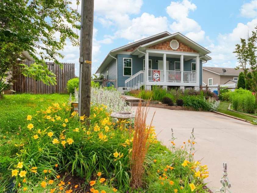 250 Virginia Avenue, Asheville, NC 28806.  MLS# CAR4264110, YatesRealty ID 17075. 