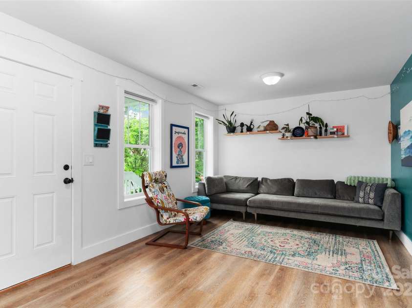 250 Virginia Avenue, Asheville, NC 28806.  MLS# CAR4264110, YatesRealty ID 17075. 