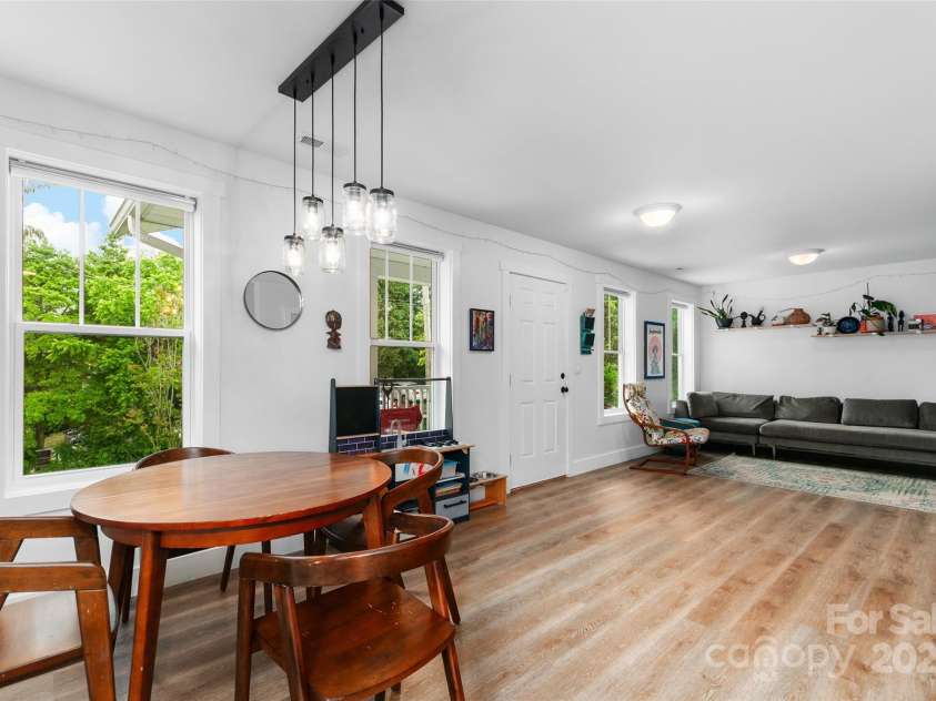 250 Virginia Avenue, Asheville, NC 28806.  MLS# CAR4264110, YatesRealty ID 17075. 