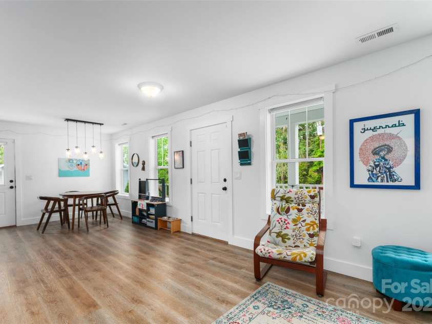 250 Virginia Avenue, Asheville, NC 28806.  MLS# CAR4264110, YatesRealty ID 17075. 