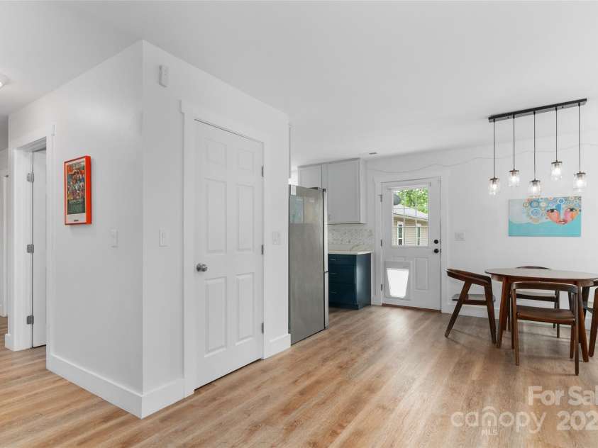 250 Virginia Avenue, Asheville, NC 28806.  MLS# CAR4264110, YatesRealty ID 17075. 