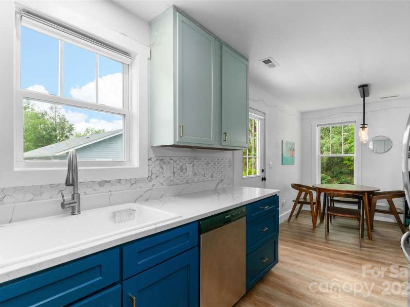 250 Virginia Avenue, Asheville, NC 28806.  MLS# CAR4264110, YatesRealty ID 17075. 