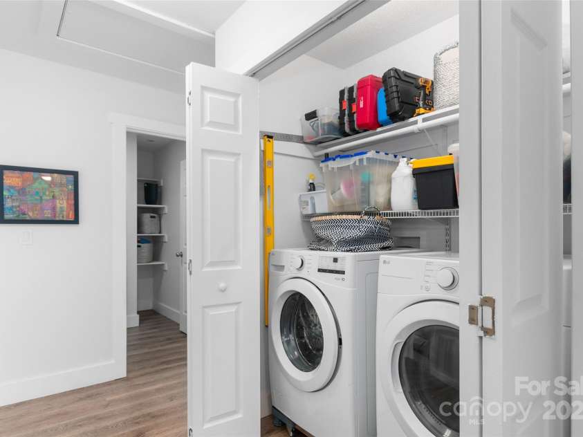 250 Virginia Avenue, Asheville, NC 28806.  MLS# CAR4264110, YatesRealty ID 17075. 