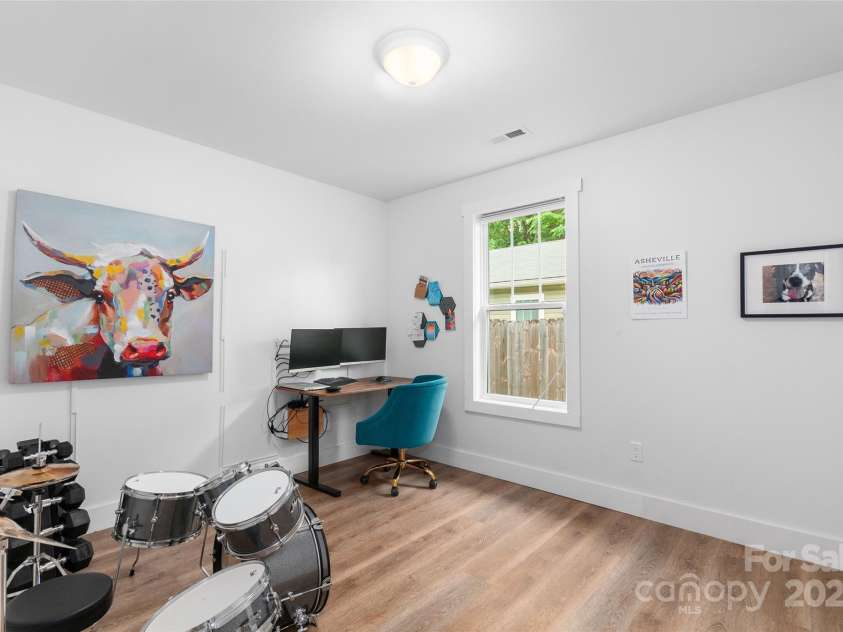 250 Virginia Avenue, Asheville, NC 28806.  MLS# CAR4264110, YatesRealty ID 17075. 