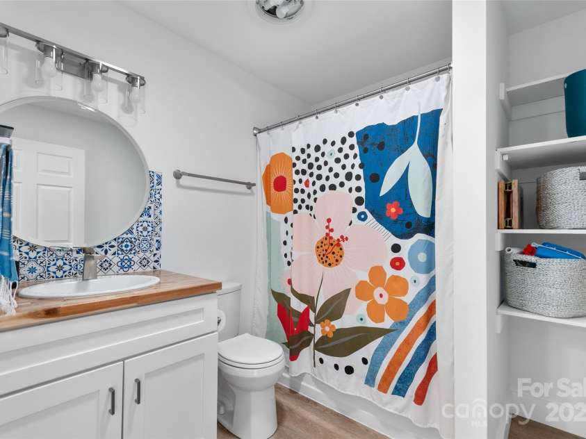 250 Virginia Avenue, Asheville, NC 28806.  MLS# CAR4264110, YatesRealty ID 17075. 