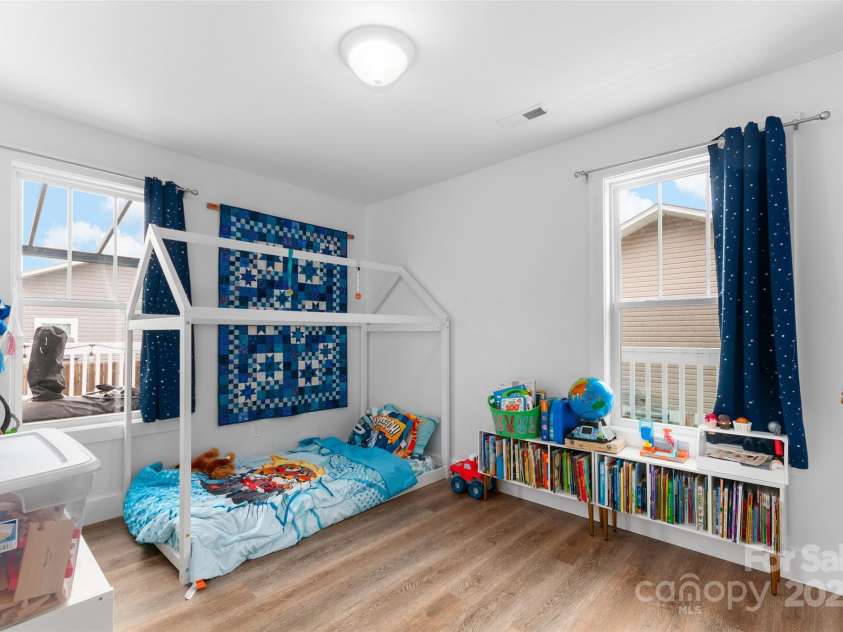 250 Virginia Avenue, Asheville, NC 28806.  MLS# CAR4264110, YatesRealty ID 17075. 