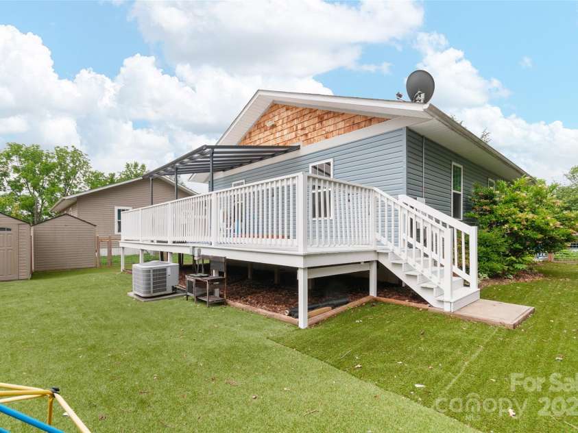 250 Virginia Avenue, Asheville, NC 28806.  MLS# CAR4264110, YatesRealty ID 17075. 
