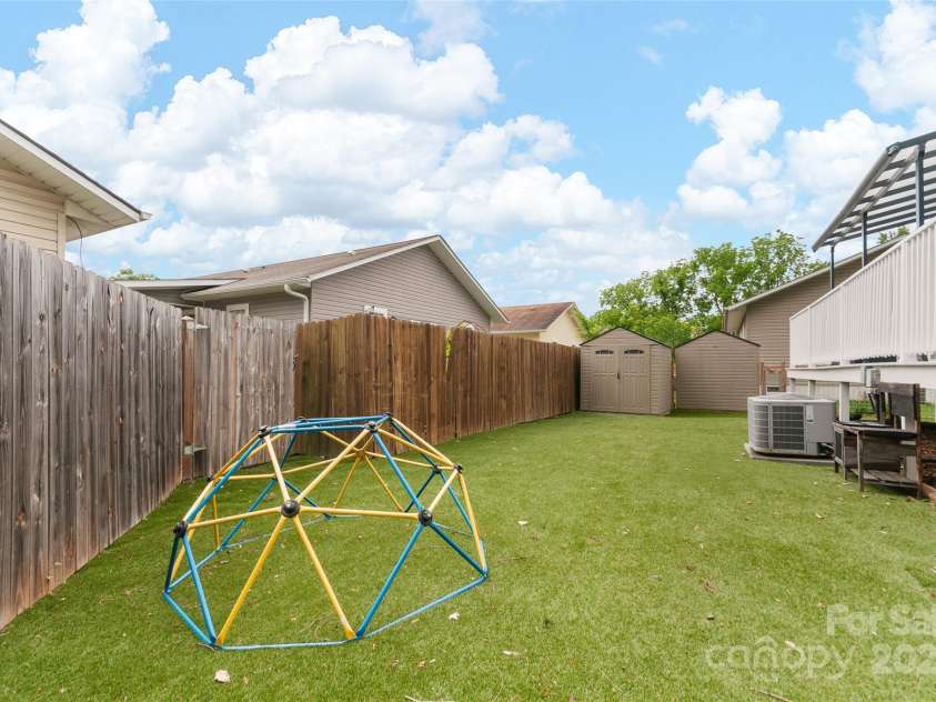 250 Virginia Avenue, Asheville, NC 28806.  MLS# CAR4264110, YatesRealty ID 17075. 