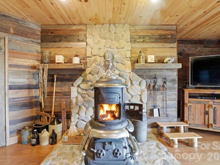 2150 Shellstand Road, Almond, NC 28702.  MLS# CAR4376734, YatesRealty ID 17076. 