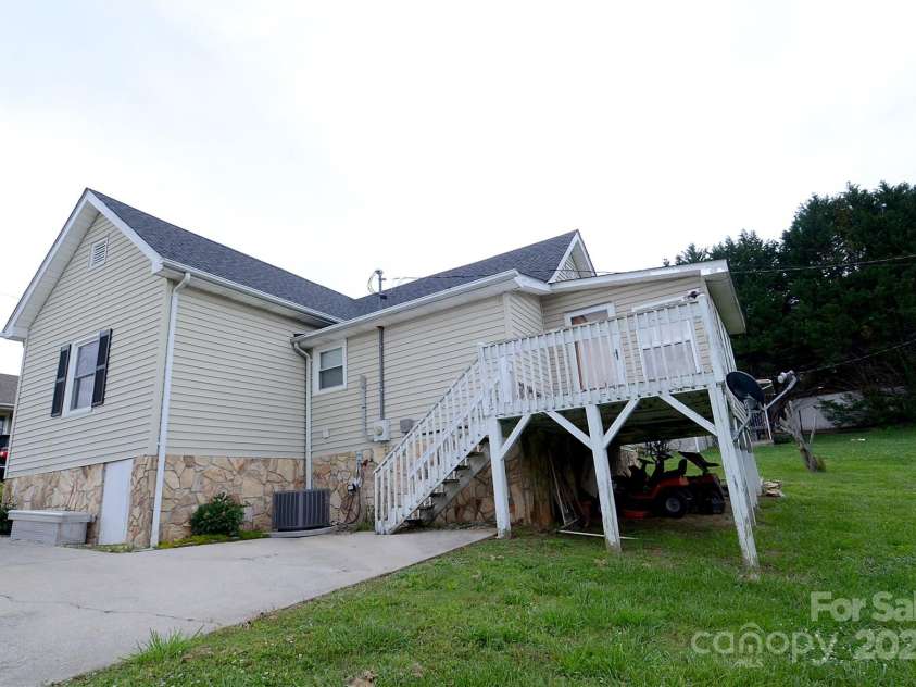 60 3rd Street, Marion, NC 28752.  MLS# CAR4256103, YatesRealty ID 17077. 