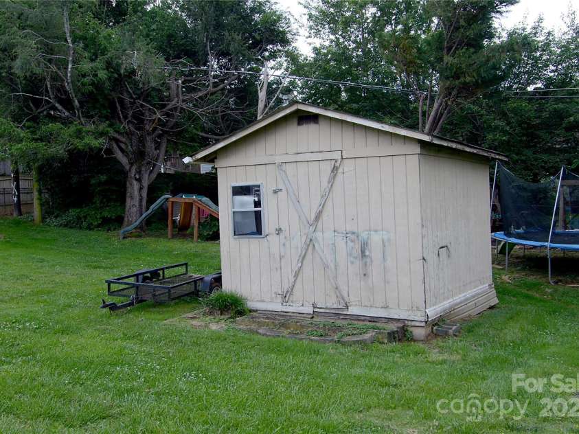 60 3rd Street, Marion, NC 28752.  MLS# CAR4256103, YatesRealty ID 17077. 