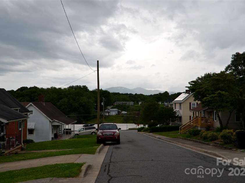 60 3rd Street, Marion, NC 28752.  MLS# CAR4256103, YatesRealty ID 17077. 