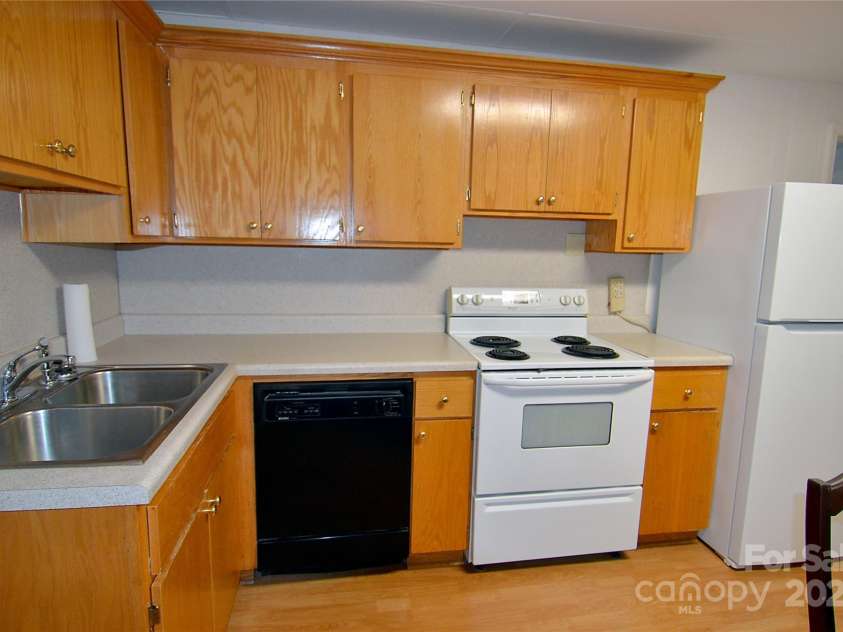 60 3rd Street, Marion, NC 28752.  MLS# CAR4256103, YatesRealty ID 17077. 