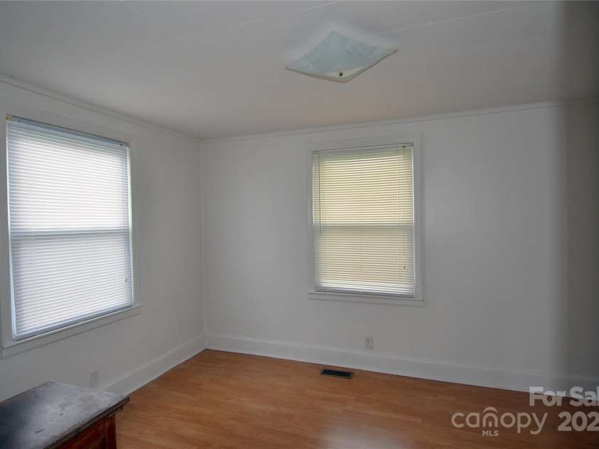 60 3rd Street, Marion, NC 28752.  MLS# CAR4256103, YatesRealty ID 17077. 